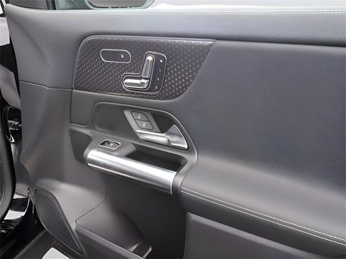 Used 2025 Mercedes-Benz GLA 250 4MATIC image 14