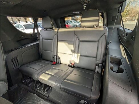 Used 2022 Chevrolet Suburban High Country image 17