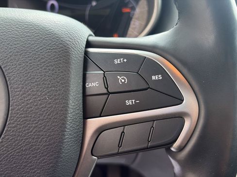Used 2021 Jeep Grand Cherokee Laredo X AWD/4WD image 11
