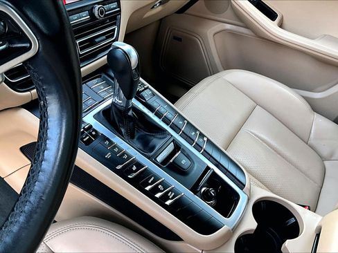 Used 2021 Porsche Macan image 15