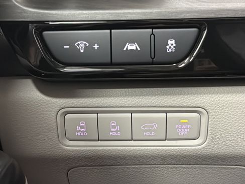 Used 2024 Kia Carnival EX FWD image 31