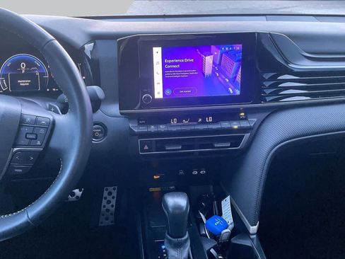 Used 2025 Toyota Camry SE w/ Convenience Package FWD image 7