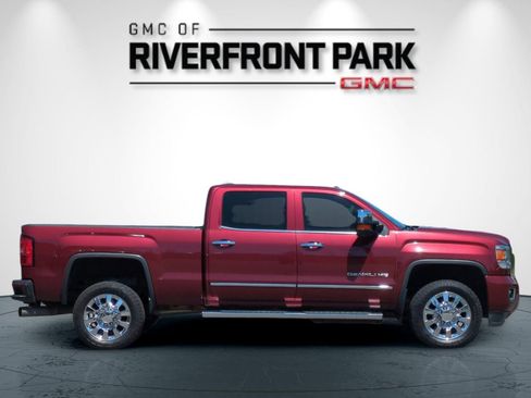 Used 2015 GMC Sierra 2500 Denali w/ Duramax Plus Package AWD/4WD image 2