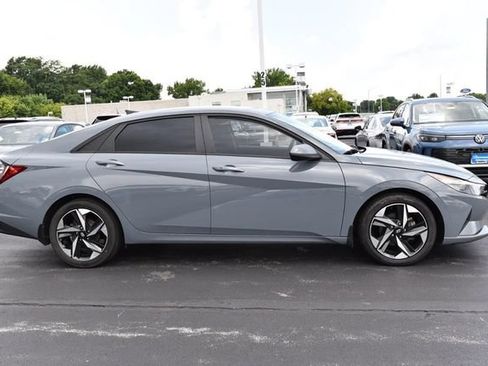 Used 2023 Hyundai Elantra SEL w/ Convenience Package FWD image 5