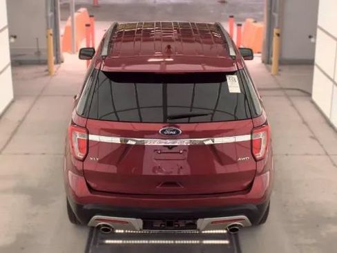 Used 2017 Ford Explorer XLT w/ Equipment Group 202A AWD/4WD image 6