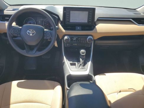 Used 2019 Toyota RAV4 LE FWD image 11