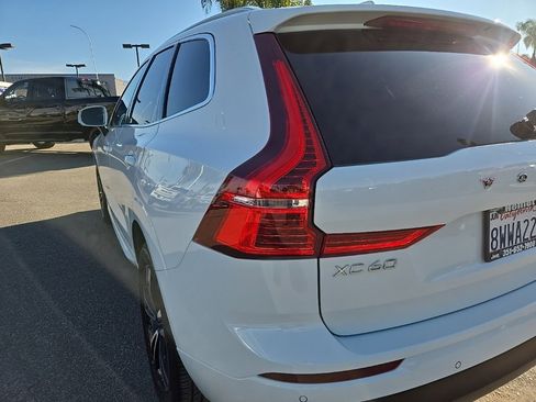 Used 2021 Volvo XC60 T5 Momentum w/ Premium Package image 12