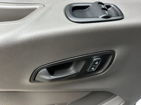 Used 2023 Ford E-Transit Medium Roof image 11
