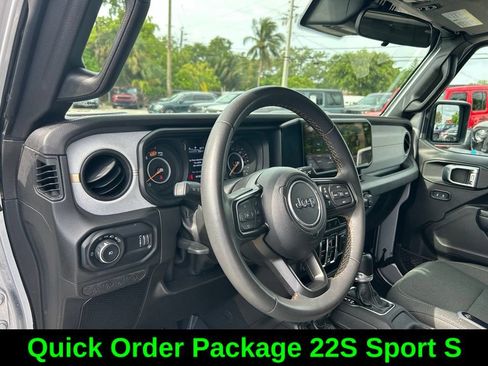 Used 2024 Jeep Wrangler Unlimited Sport AWD/4WD image 12