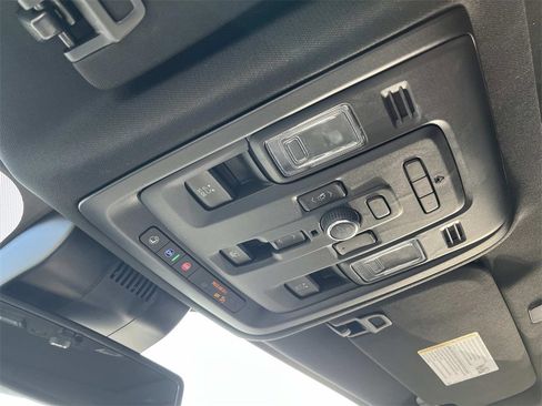 Used 2024 GMC Yukon XL Denali image 39