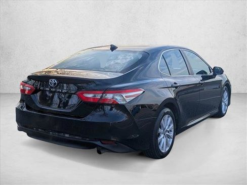Used 2020 Toyota Camry LE image 5