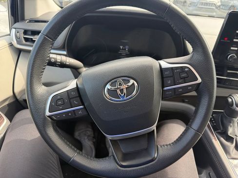 Used 2024 Toyota Sienna XLE FWD image 15
