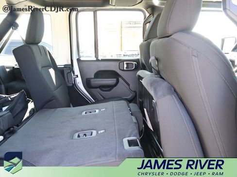 Used 2023 Jeep Wrangler Unlimited AWD/4WD image 12