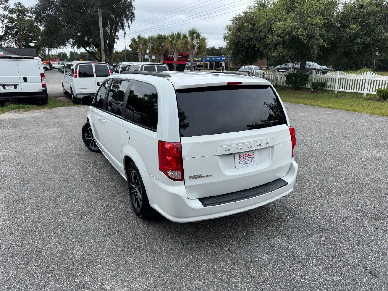 Used 2019 Dodge Grand Caravan SXT w/ Driver Convenience Group FWD image 4