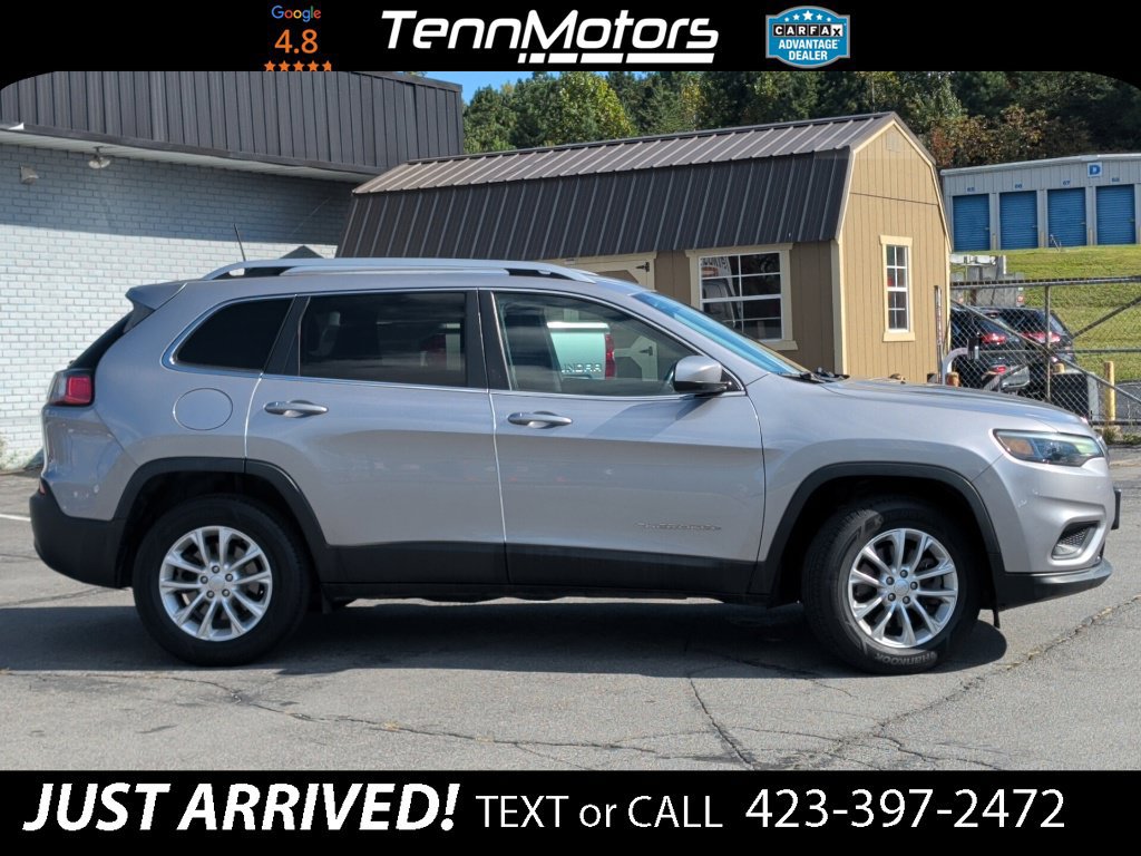 Used 2019 Jeep Cherokee Latitude w/ Cold Weather Group AWD/4WD image 4