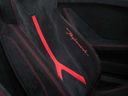 Used 2018 Lamborghini Huracan Performante AWD/4WD image 27