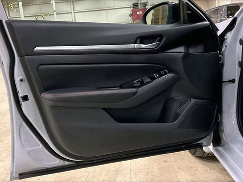Used 2025 Nissan Altima 2.5 SR image 21