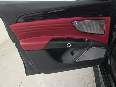 Used 2023 Maserati Grecale Modena image 9