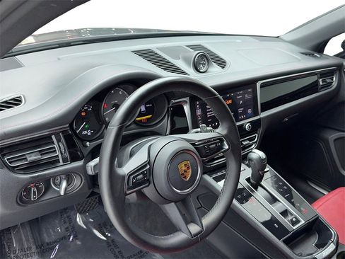 Used 2022 Porsche Macan S image 14