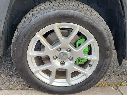 Used 2020 Jeep Renegade Latitude w/ Cold Weather Group image 21