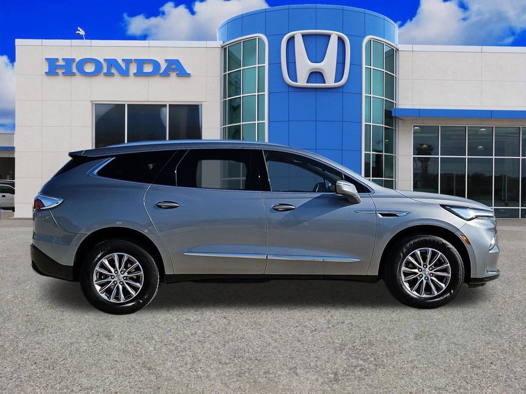 Used 2024 Buick Enclave Premium FWD image 2