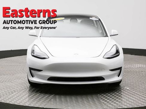 Used 2019 Tesla Model 3 Standard Range image 2