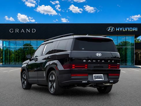 Certified 2025 Hyundai Santa Fe SEL FWD image 4