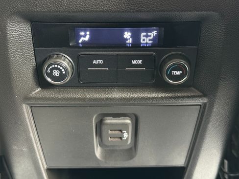Used 2020 Chevrolet Traverse LS FWD image 32