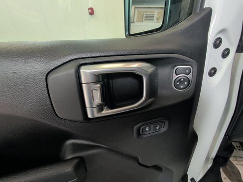 Used 2024 Jeep Wrangler Unlimited AWD/4WD image 11