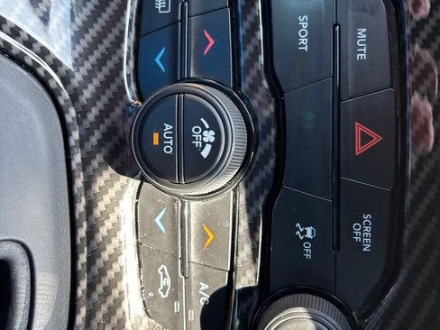 Used 2017 Dodge Challenger SXT RWD image 18