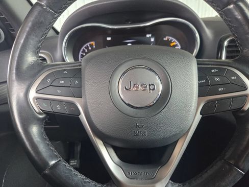 Used 2020 Jeep Grand Cherokee Altitude AWD/4WD image 10