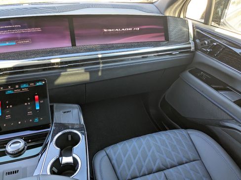 New 2025 Cadillac Escalade IQ Luxury 1 w/ Smart Trailering package image 14