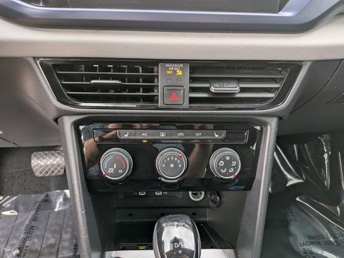 Certified 2023 Volkswagen Taos SE FWD image 22