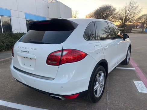 Used 2014 Porsche Cayenne S image 9
