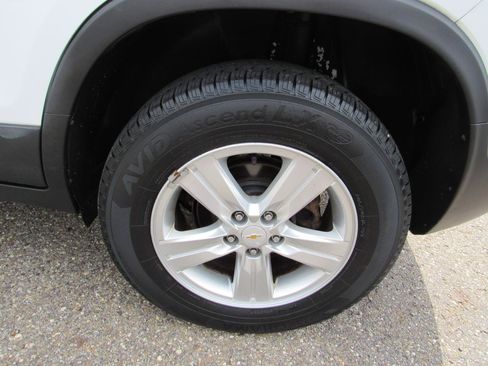 Used 2017 Chevrolet Trax LT w/ LT Convenience Package AWD/4WD image 11