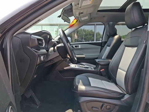 Used 2022 Ford Explorer XLT w/ Equipment Group 202A AWD/4WD image 13