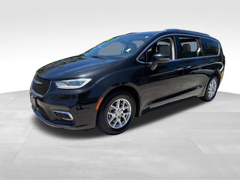 Used 2021 Chrysler Pacifica Touring-L FWD image 3