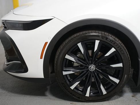 Used 2024 Toyota Crown Platinum image 5