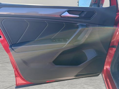 Used 2023 Volkswagen Tiguan SE image 27