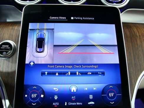 Used 2025 Mercedes-Benz GLC 300 4MATIC image 10