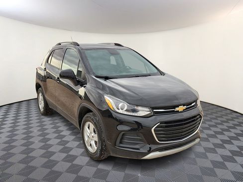 Used 2022 Chevrolet Trax LT w/ LT Convenience Package image 6