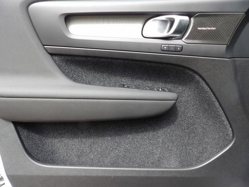 New 2025 Volvo XC40 B5 Ultra w/ Climate Package image 8