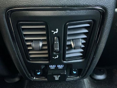 Used 2018 Jeep Grand Cherokee Overland AWD/4WD image 39