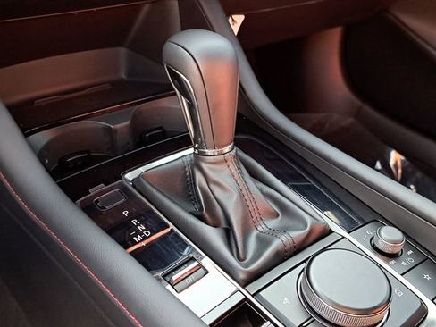 Certified 2025 MAZDA MAZDA3 Carbon image 32