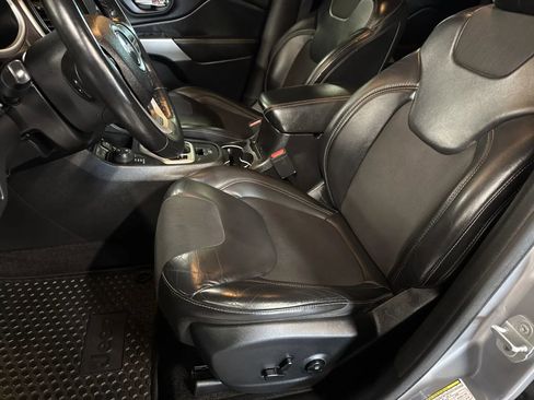 Used 2018 Jeep Cherokee Latitude Plus w/ Cold Weather Group image 50