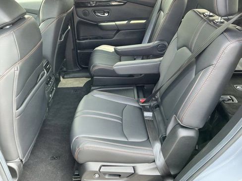 Used 2025 Honda Pilot TrailSport image 14