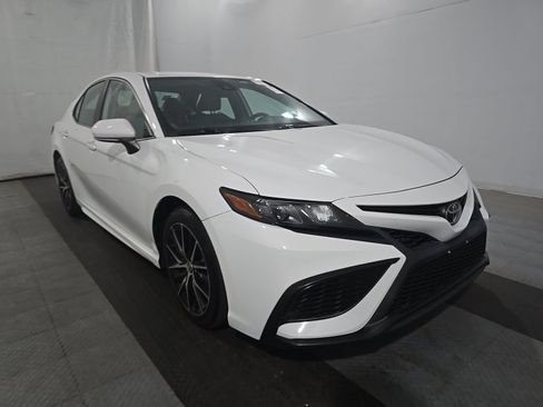 Used 2022 Toyota Camry SE FWD image 4