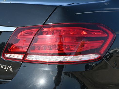 Used 2014 Mercedes-Benz E 350 Sedan image 23
