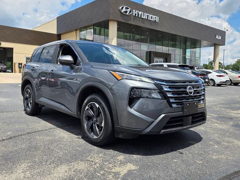 Used 2025 Nissan Rogue SV FWD image 1