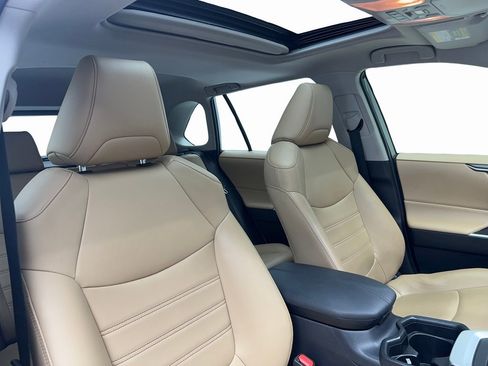 Used 2020 Toyota RAV4 XLE Premium image 42